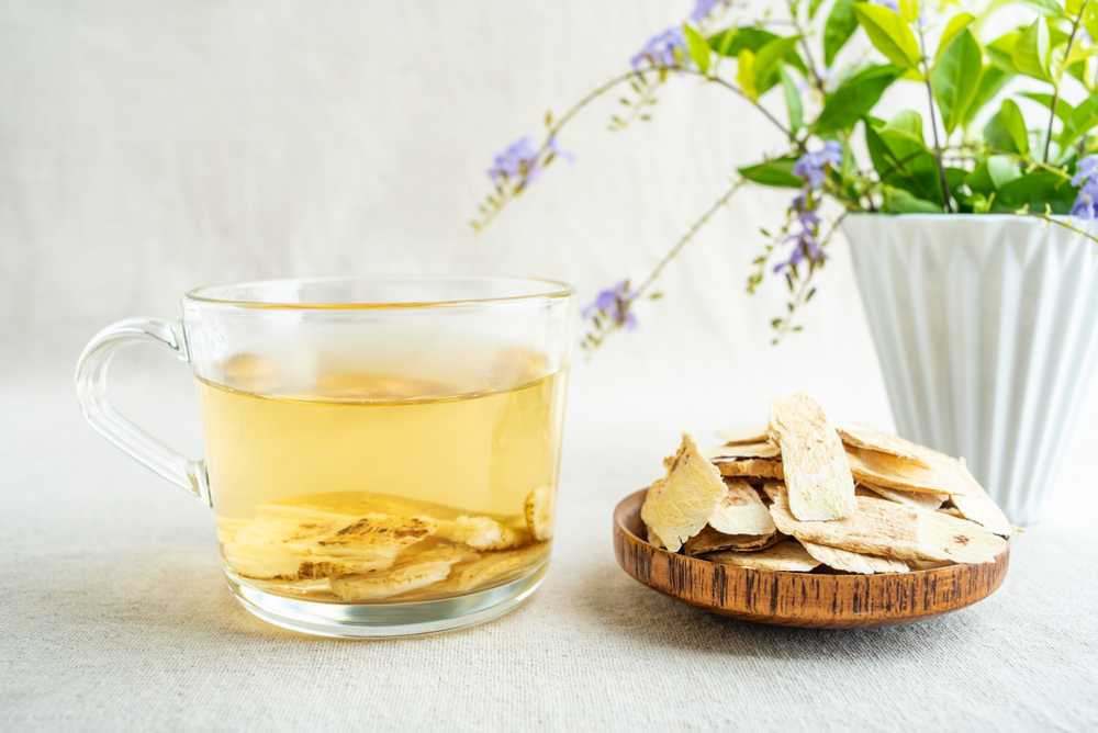 Astragalus, other than in form of typical dietary supplements, can be taken also in the form of infusions!