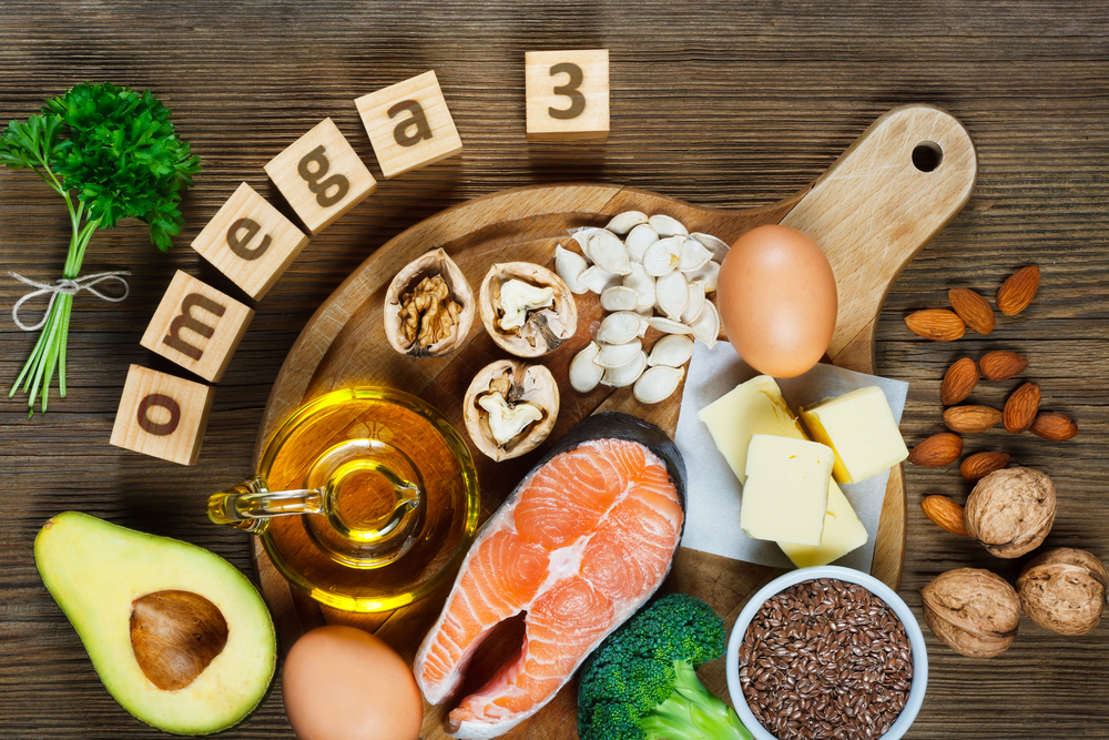 The best omega 3 fatty acids sources are fish, avocado and nuts.